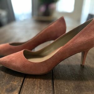 Ann Taylor Elegant Suede Heels in Dusty Rose